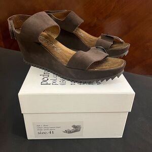 NWT/BOX Pedro Garcia Fiona Wedge Sandal, Brown Suede, size 41 (10.5 US)